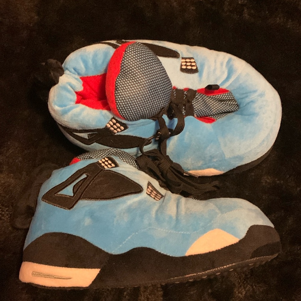 Travis Scott slippers one size fit all NWOT fits men and women.